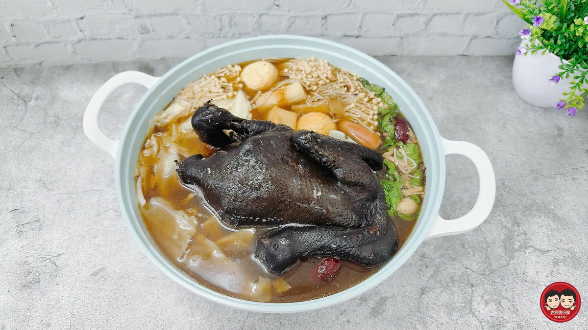 i3Fresh 愛上新鮮 黑蒜烏骨雞湯｜一喝就愛上！吳秉承主廚監製，溫潤不油膩、全家都適合的進補湯品