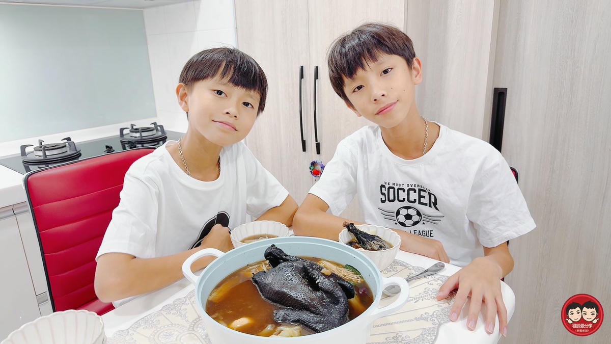 i3Fresh 愛上新鮮 黑蒜烏骨雞湯｜一喝就愛上！吳秉承主廚監製，溫潤不油膩、全家都適合的進補湯品