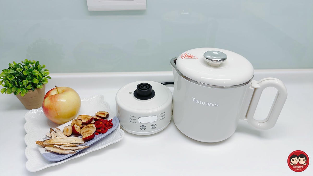 Taiwanis 微電腦寬電壓折疊鍋 TPK-12K5｜全球通用免切換，泡麵・煮湯・燒水一鍋搞定，租屋旅行都適合