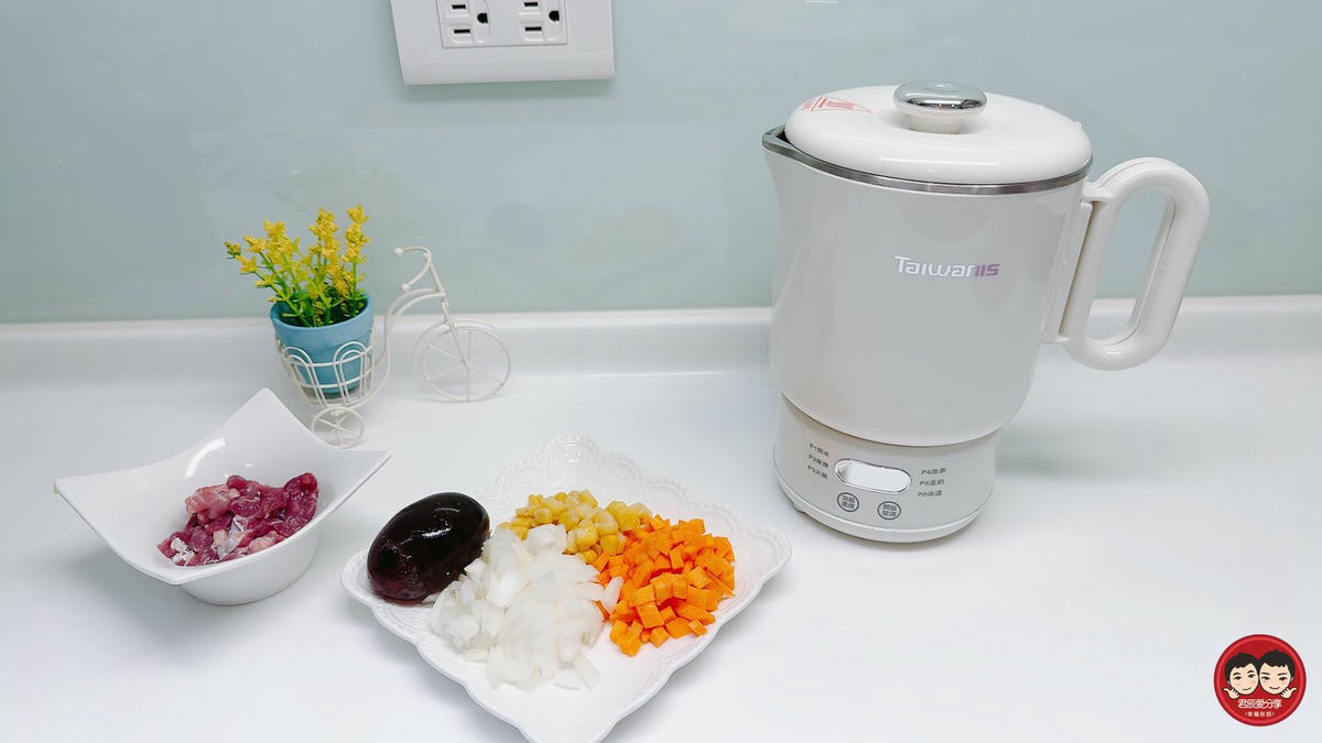 Taiwanis 微電腦寬電壓折疊鍋 TPK-12K5｜全球通用免切換，泡麵・煮湯・燒水一鍋搞定，租屋旅行都適合