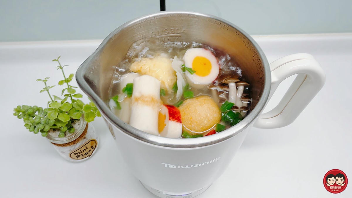 Taiwanis 微電腦寬電壓折疊鍋 TPK-12K5｜全球通用免切換，泡麵・煮湯・燒水一鍋搞定，租屋旅行都適合