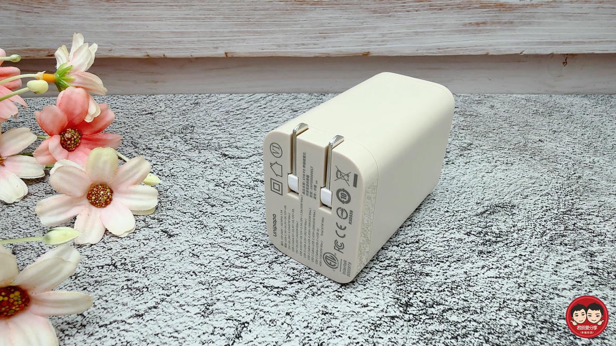 Unipapa 有序收線快充頭 67W 開箱｜自帶伸縮線，一拉即充不纏線，筆電手機一顆搞定！