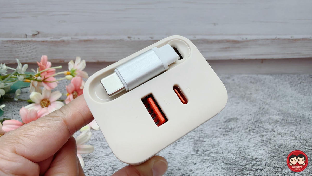 Unipapa 有序收線快充頭 67W 開箱｜自帶伸縮線，一拉即充不纏線，筆電手機一顆搞定！