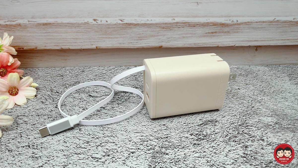 Unipapa 有序收線快充頭 67W 開箱｜自帶伸縮線，一拉即充不纏線，筆電手機一顆搞定！