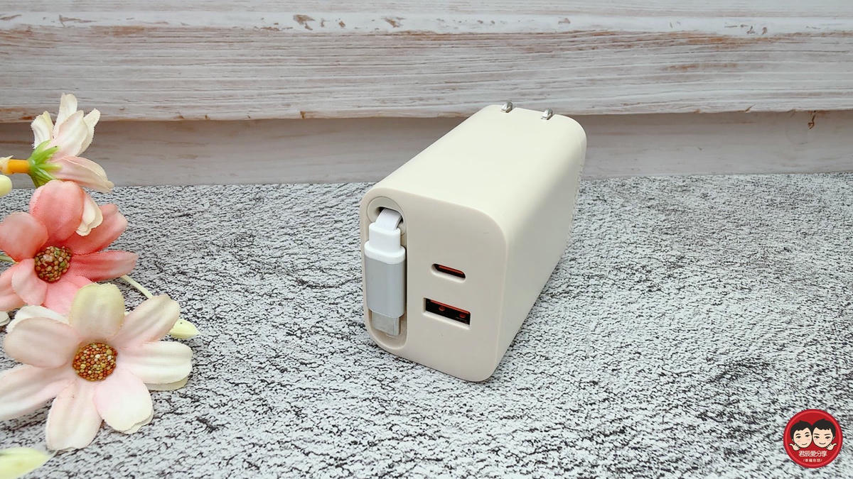 Unipapa 有序收線快充頭 67W 開箱｜自帶伸縮線，一拉即充不纏線，筆電手機一顆搞定！