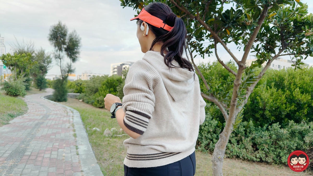 LARMI 樂米 Ai6 智能手錶評價｜AI 即時翻譯、5ATM 防水、高續航，從睡眠到運動都幫我記好~