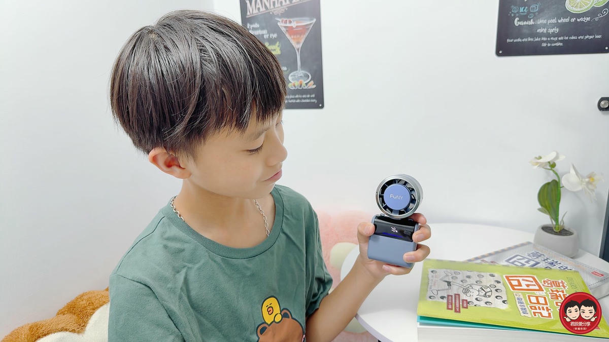 FUNY 小坦克多功能手持風扇開箱｜5秒瞬冷超有感！掛脖不悶熱，帶小孩外出必備降溫神器
