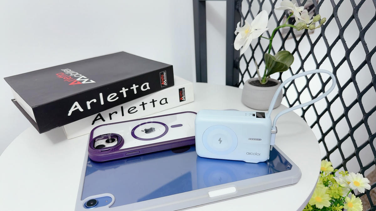 aircolor 雲朵系 35W 全能充開箱｜可上飛機的準固態防爆電芯，同級最小 AC 插頭＋Qi2 磁吸，快充超有感！