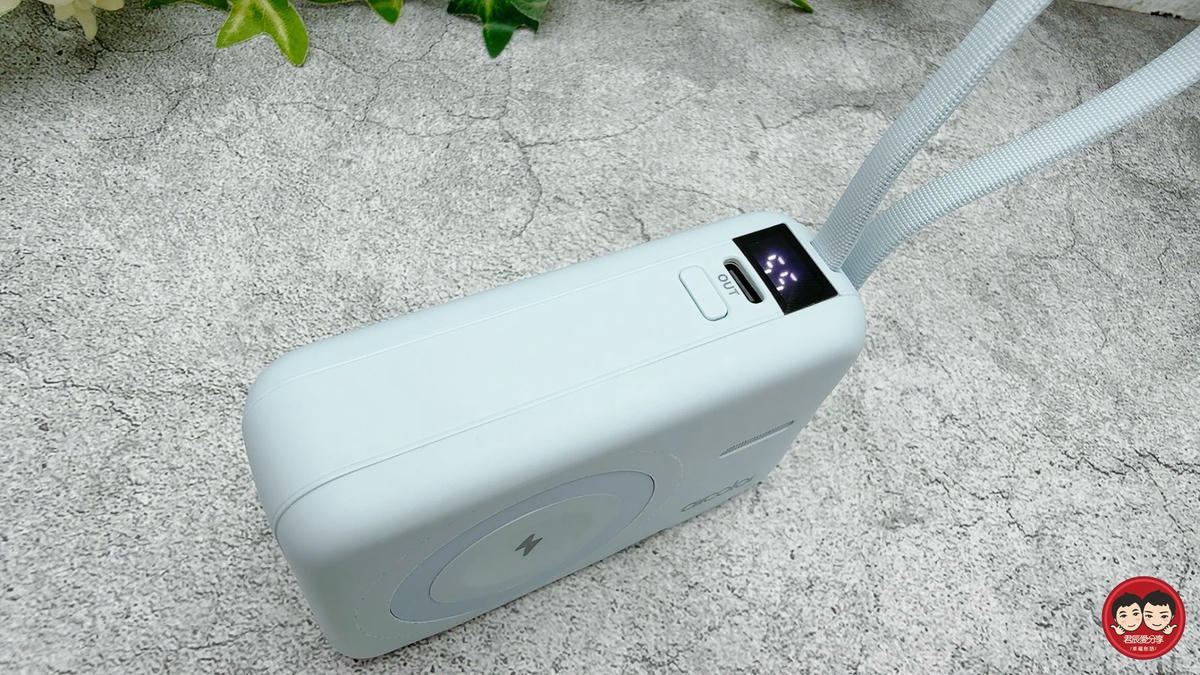 aircolor 雲朵系 35W 全能充開箱｜可上飛機的準固態防爆電芯，同級最小 AC 插頭＋Qi2 磁吸，快充超有感！