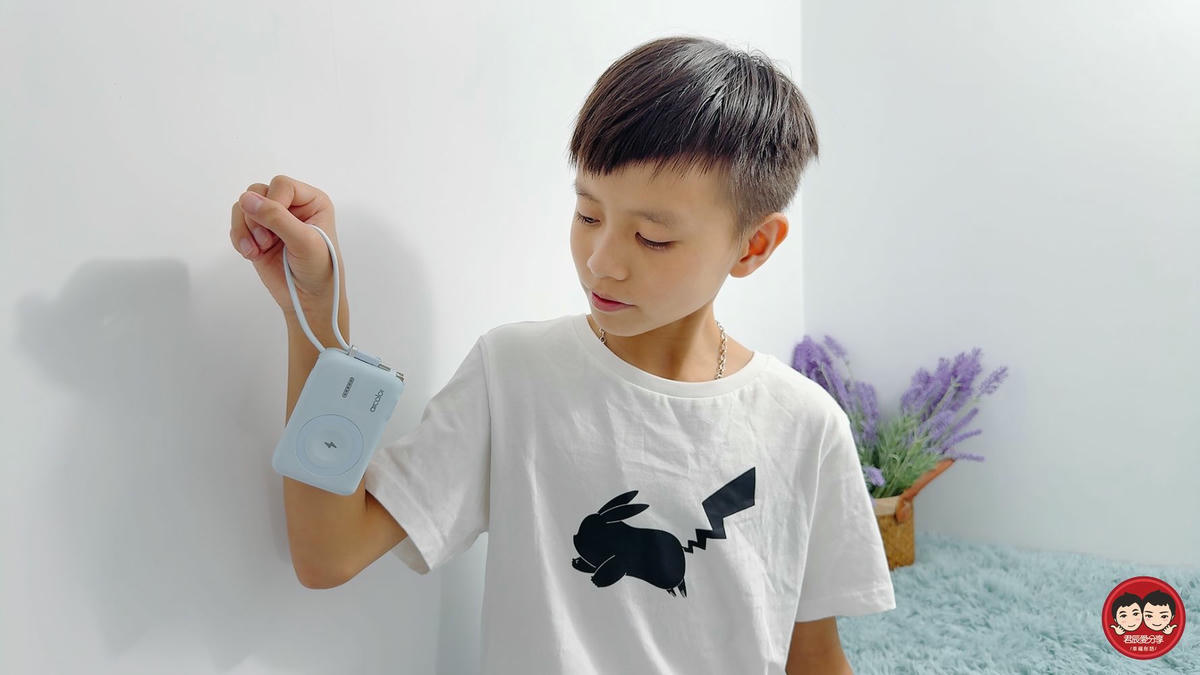 aircolor 雲朵系 35W 全能充開箱｜可上飛機的準固態防爆電芯，同級最小 AC 插頭＋Qi2 磁吸，快充超有感！