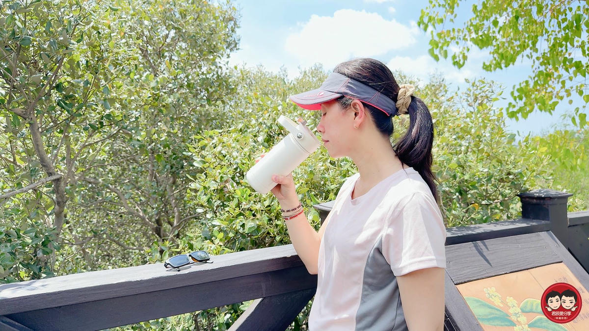 mo select 真空保溫隨行杯好用嗎?冷飲吸管、熱飲掀蓋一次擁有|大容量環保杯推薦|一杯兩用超方便! - 第4張圖 mo select 真空保溫隨行杯好用嗎?冷飲吸管、熱飲掀蓋一次擁有|大容量環保杯推薦|一杯兩用超方便!