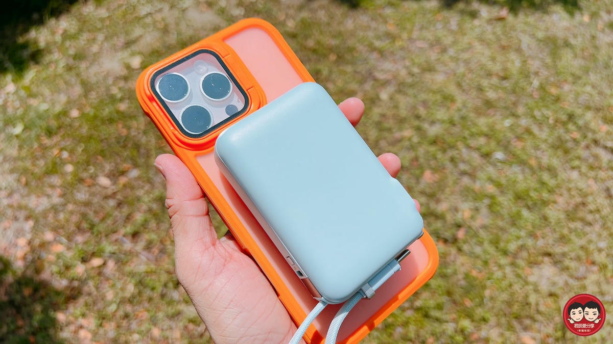 aircolor 雲朵系 35W 全能充開箱｜可上飛機的準固態防爆電芯，同級最小 AC 插頭＋Qi2 磁吸，快充超有感！