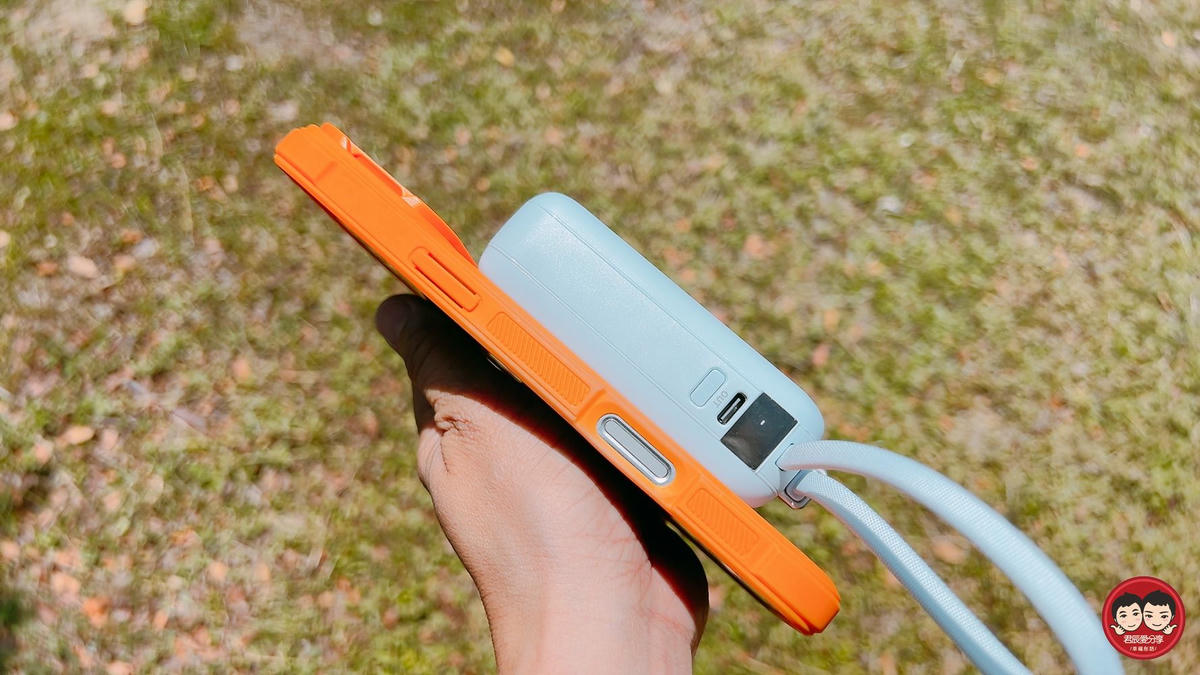 aircolor 雲朵系 35W 全能充開箱｜可上飛機的準固態防爆電芯，同級最小 AC 插頭＋Qi2 磁吸，快充超有感！