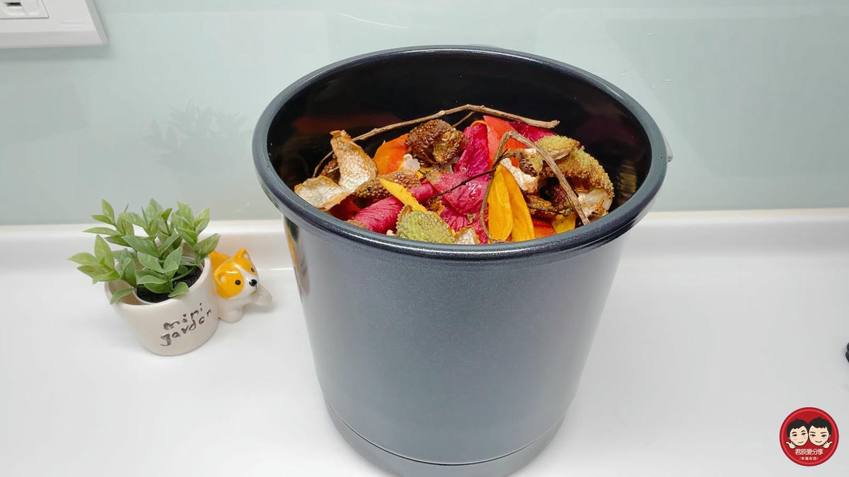 SANSUI 山水評價|PAKU 廚寶 3L 智能廚餘機 SFP-G3L 開箱實測,高溫研磨烘乾讓廚餘體積縮小 90%,不臭不生蟲,濕廚餘變乾肥料超有成就感! - 第37張圖 SANSUI 山水評價|PAKU 廚寶 3L 智能廚餘機 SFP-G3L 開箱實測,高溫研磨烘乾讓廚餘體積縮小 90%,不臭不生蟲,濕廚餘變乾肥料超有成就感!