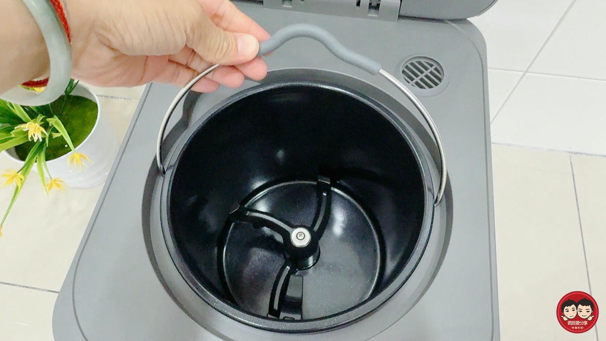 SANSUI 山水評價|PAKU 廚寶 3L 智能廚餘機 SFP-G3L 開箱實測,高溫研磨烘乾讓廚餘體積縮小 90%,不臭不生蟲,濕廚餘變乾肥料超有成就感! - 第18張圖 SANSUI 山水評價|PAKU 廚寶 3L 智能廚餘機 SFP-G3L 開箱實測,高溫研磨烘乾讓廚餘體積縮小 90%,不臭不生蟲,濕廚餘變乾肥料超有成就感!