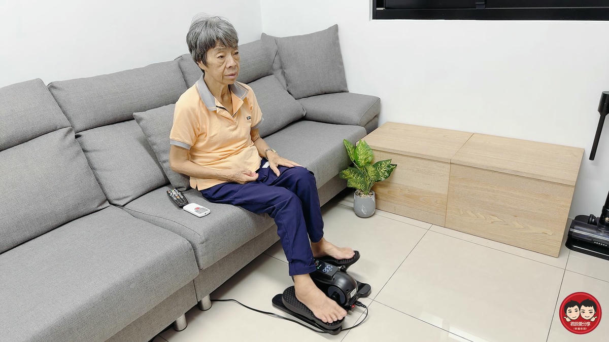 MRF 健身大師｜AI 孝親小圓循環電動健步機開箱｜銀髮族居家運動器材推薦，長輩坐著也能輕鬆健步、復健運動