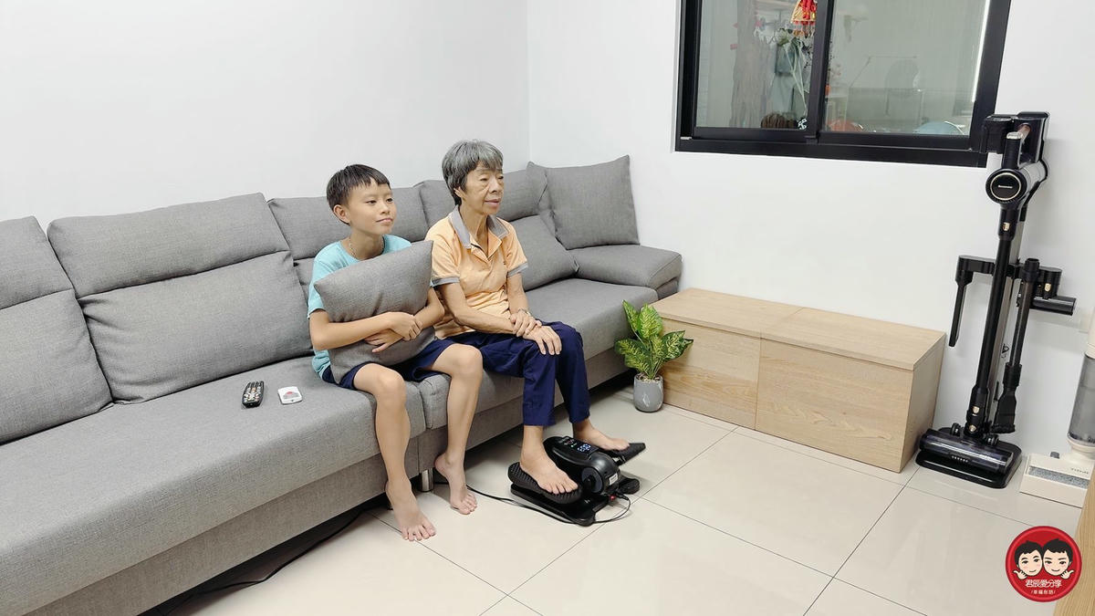 MRF 健身大師｜AI 孝親小圓循環電動健步機開箱｜銀髮族居家運動器材推薦，長輩坐著也能輕鬆健步、復健運動