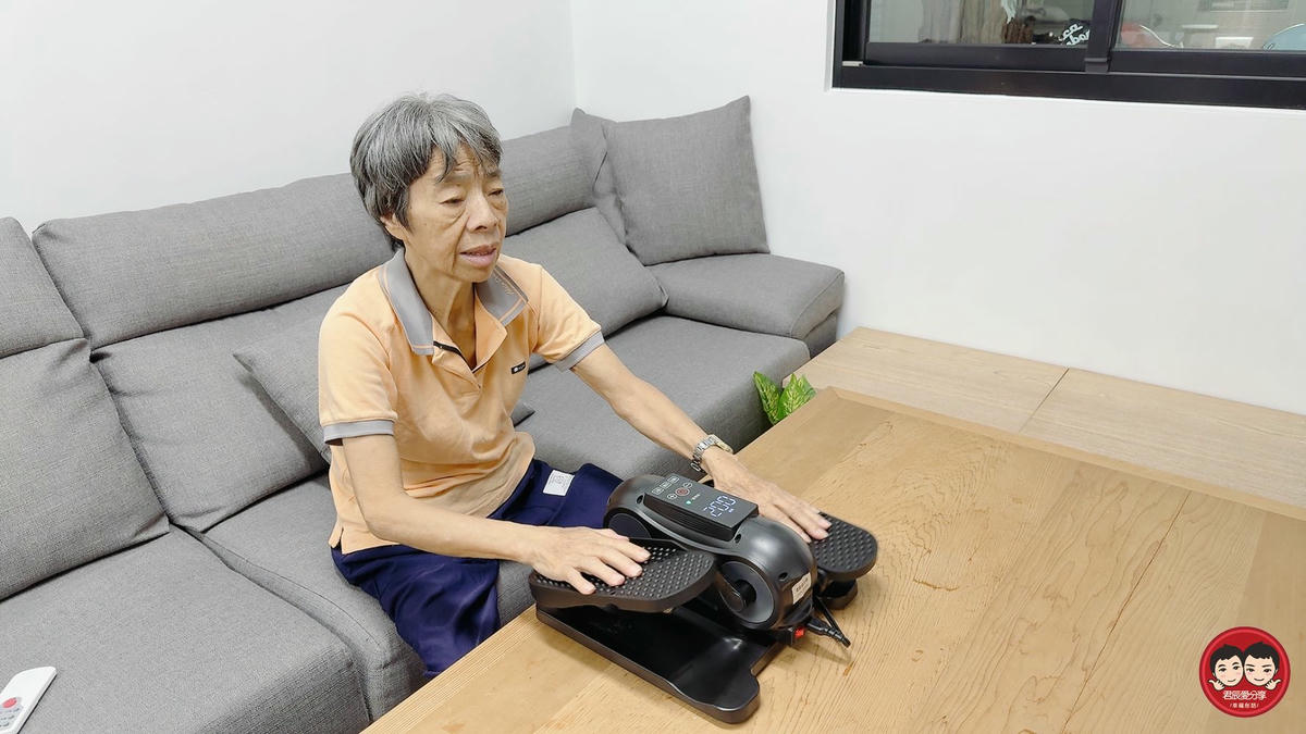 MRF 健身大師｜AI 孝親小圓循環電動健步機開箱｜銀髮族居家運動器材推薦，長輩坐著也能輕鬆健步、復健運動