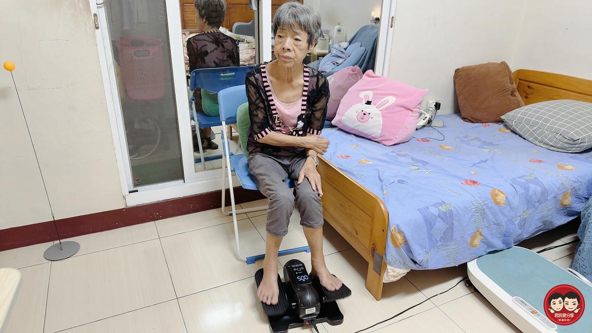 MRF 健身大師｜AI 孝親小圓循環電動健步機開箱｜銀髮族居家運動器材推薦，長輩坐著也能輕鬆健步、復健運動