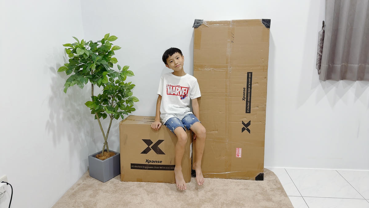 Xpanse 澪野電動升降桌開箱｜三檔智控 × 靜音防夾，搭配 T9 人體工學椅，隨動追腰、坐站交替，打造舒適高效率的居家工作空間！