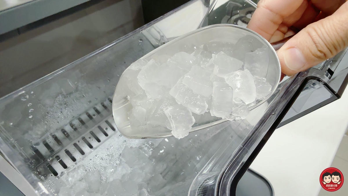 居家快速製冰機推薦｜SANSUI 山水全自動急速製冰機 SIC-NB01 評價，6分鐘快速製冰、UV殺菌更安心，小啵冰打造冰塊自由生活