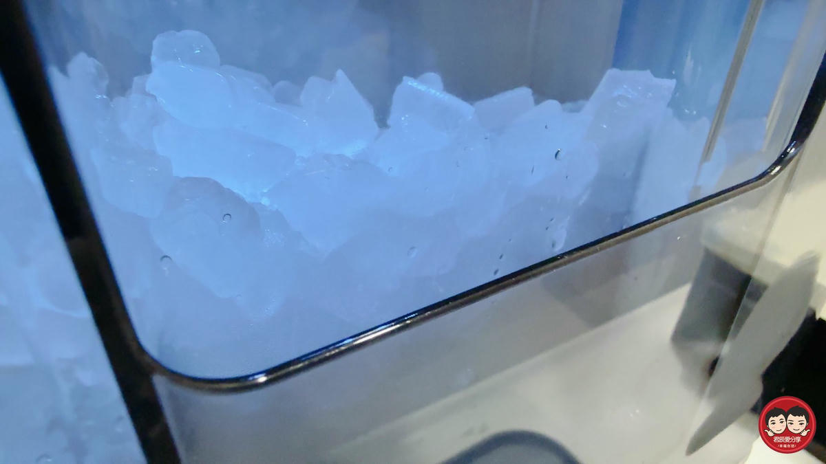 居家快速製冰機推薦｜SANSUI 山水全自動急速製冰機 SIC-NB01 評價，6分鐘快速製冰、UV殺菌更安心，小啵冰打造冰塊自由生活