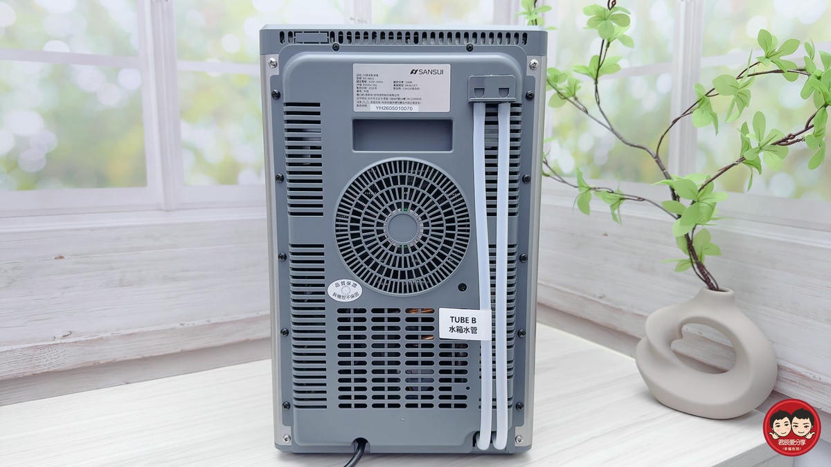 居家快速製冰機推薦｜SANSUI 山水全自動急速製冰機 SIC-NB01 評價，6分鐘快速製冰、UV殺菌更安心，小啵冰打造冰塊自由生活