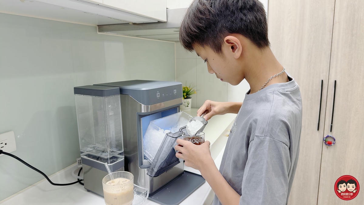 居家快速製冰機推薦｜SANSUI 山水全自動急速製冰機 SIC-NB01 評價，6分鐘快速製冰、UV殺菌更安心，小啵冰打造冰塊自由生活