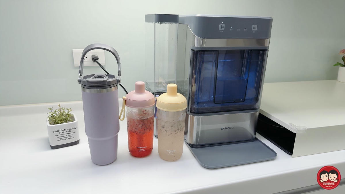居家快速製冰機推薦｜SANSUI 山水全自動急速製冰機 SIC-NB01 評價，6分鐘快速製冰、UV殺菌更安心，小啵冰打造冰塊自由生活