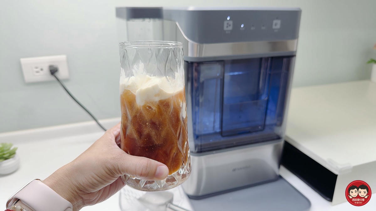 居家快速製冰機推薦｜SANSUI 山水全自動急速製冰機 SIC-NB01 評價，6分鐘快速製冰、UV殺菌更安心，小啵冰打造冰塊自由生活